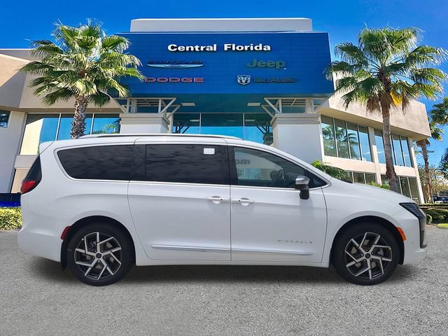 New 2027 Chrysler Pacifica Pinnacle w/ Theater Group AWD/4WD image 4