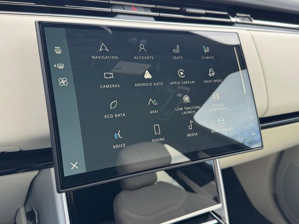 Used 2025 Land Rover Range Rover Long Wheelbase SE image 18