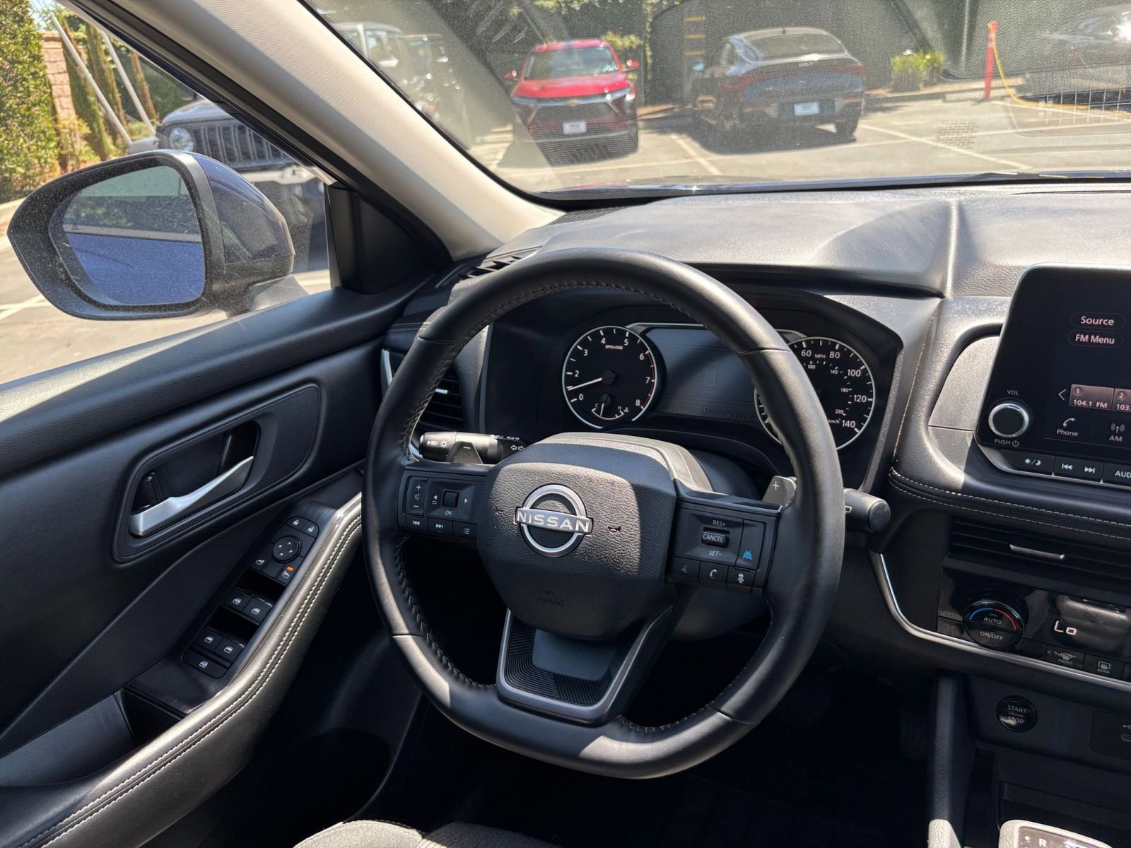 Used 2025 Nissan Rogue SV FWD image 36