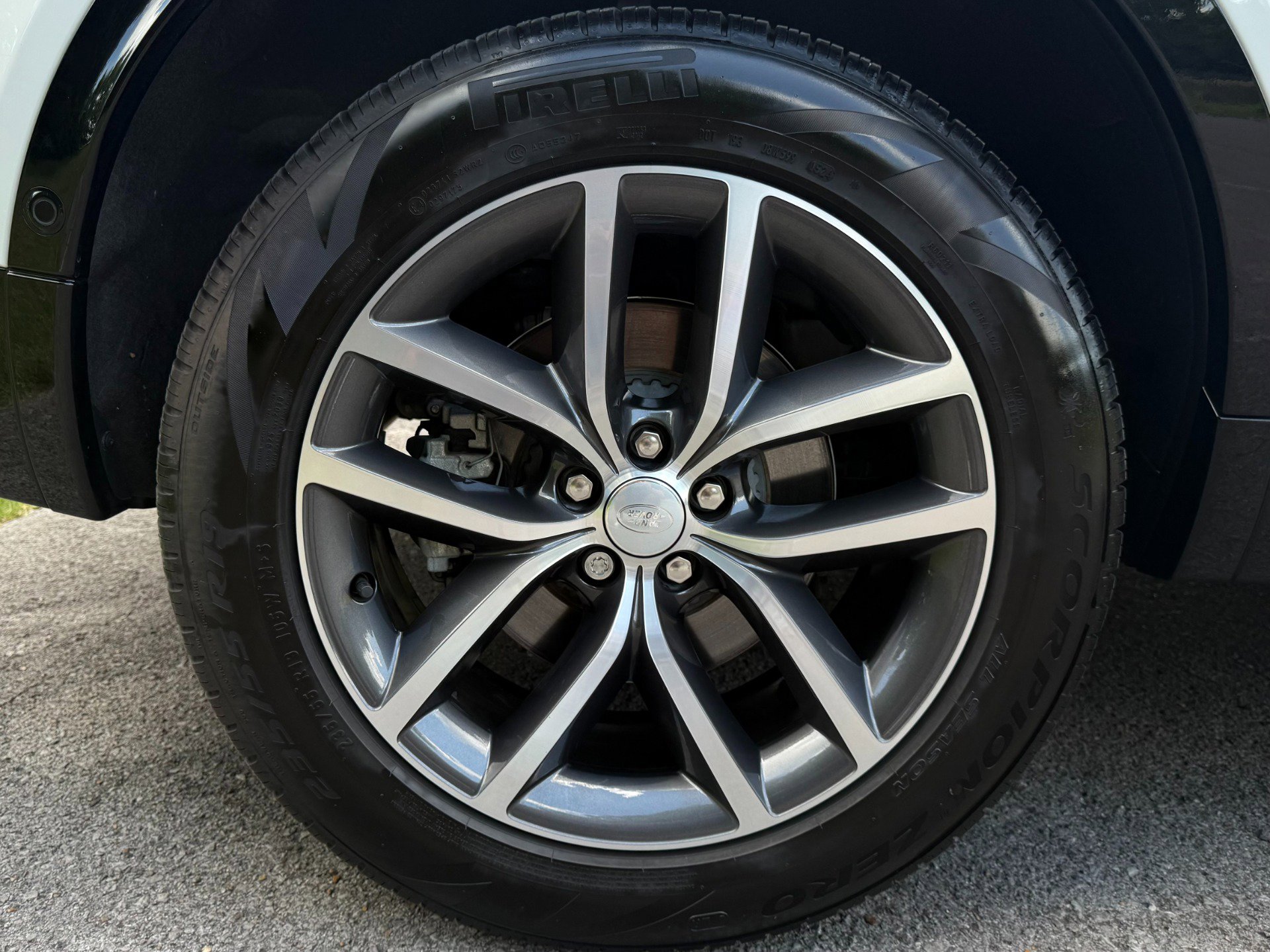 Used 2024 Land Rover Discovery Sport Dynamic SE image 42