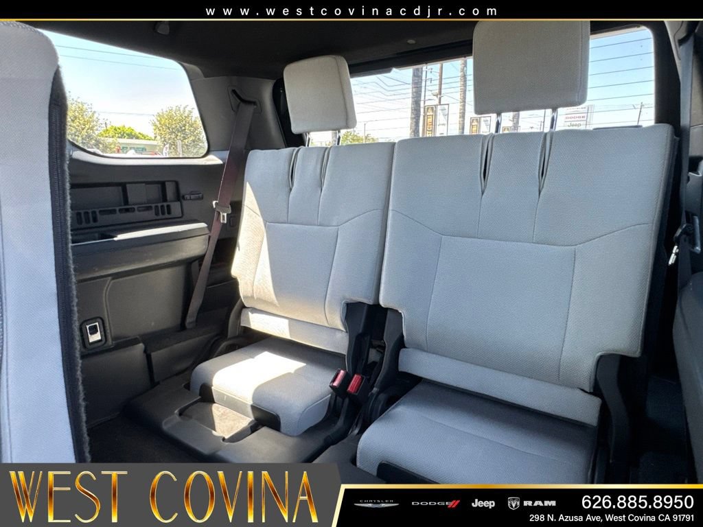 Used 2025 Toyota 4Runner SR5 AWD/4WD image 36