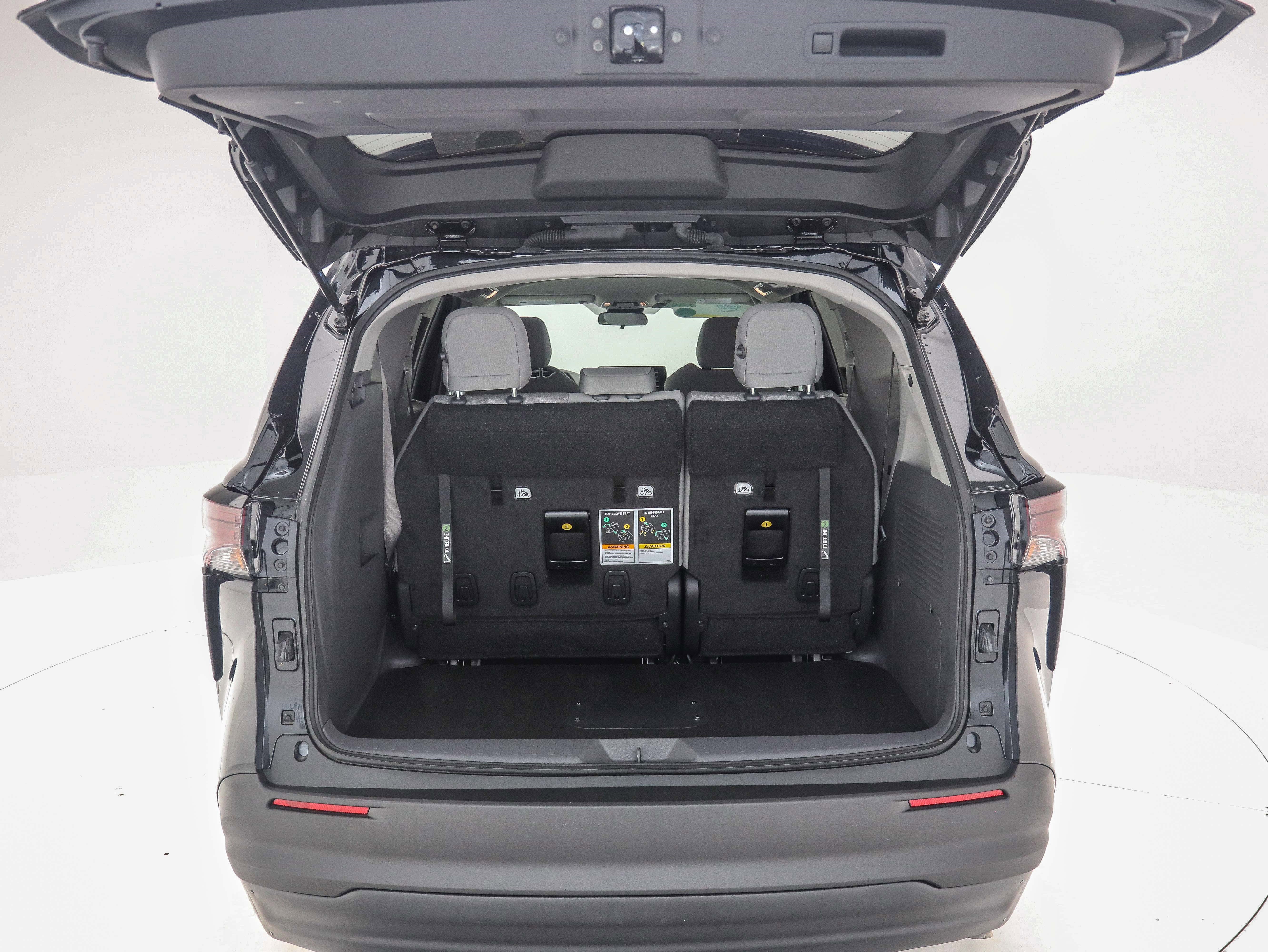Used 2024 Toyota Sienna LE FWD image 12