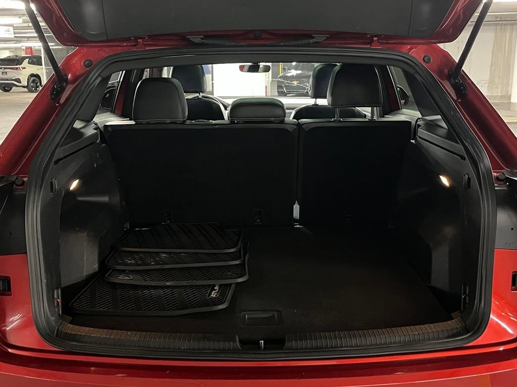 Certified 2022 Volkswagen Atlas Cross Sport SE w/ Panoramic Sunroof Package AWD/4WD image 35