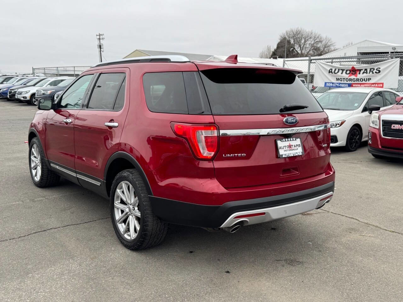 Used 2016 Ford Explorer Limited image 3