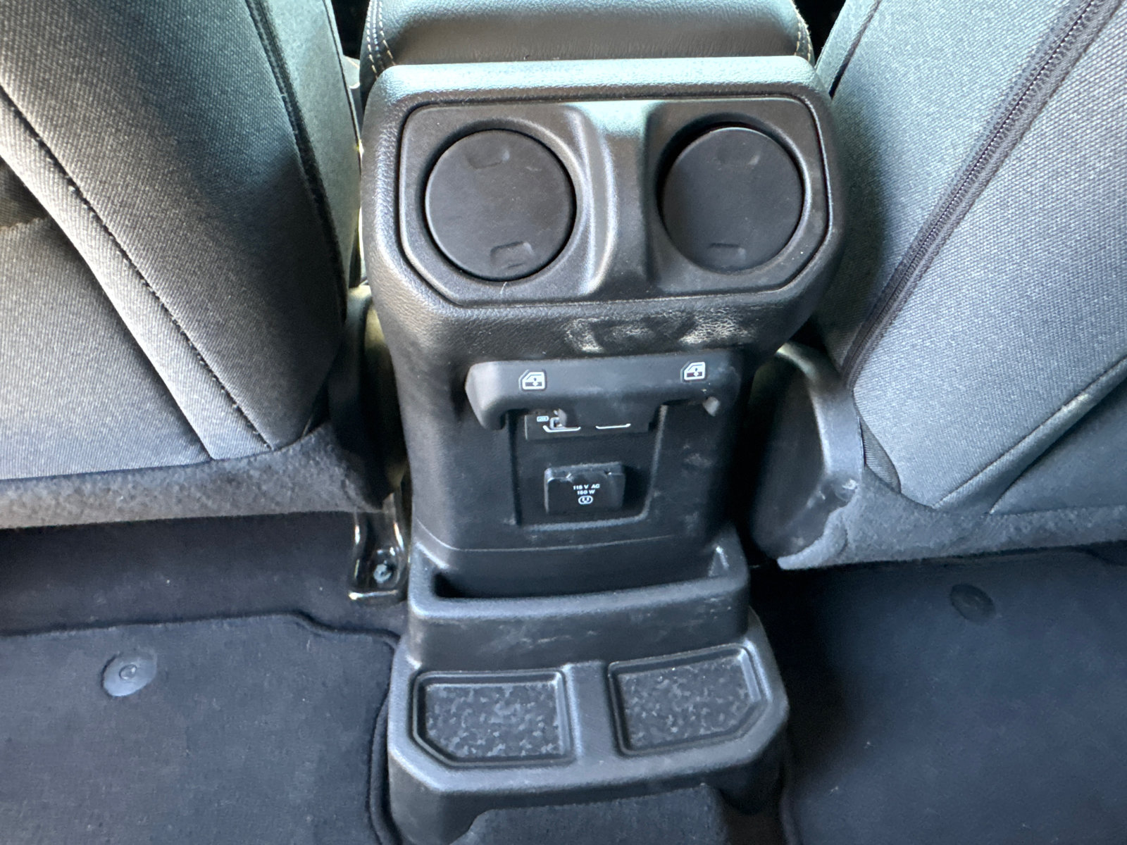 Used 2025 Jeep Wrangler Unlimited Sahara w/ Safety Group AWD/4WD image 24
