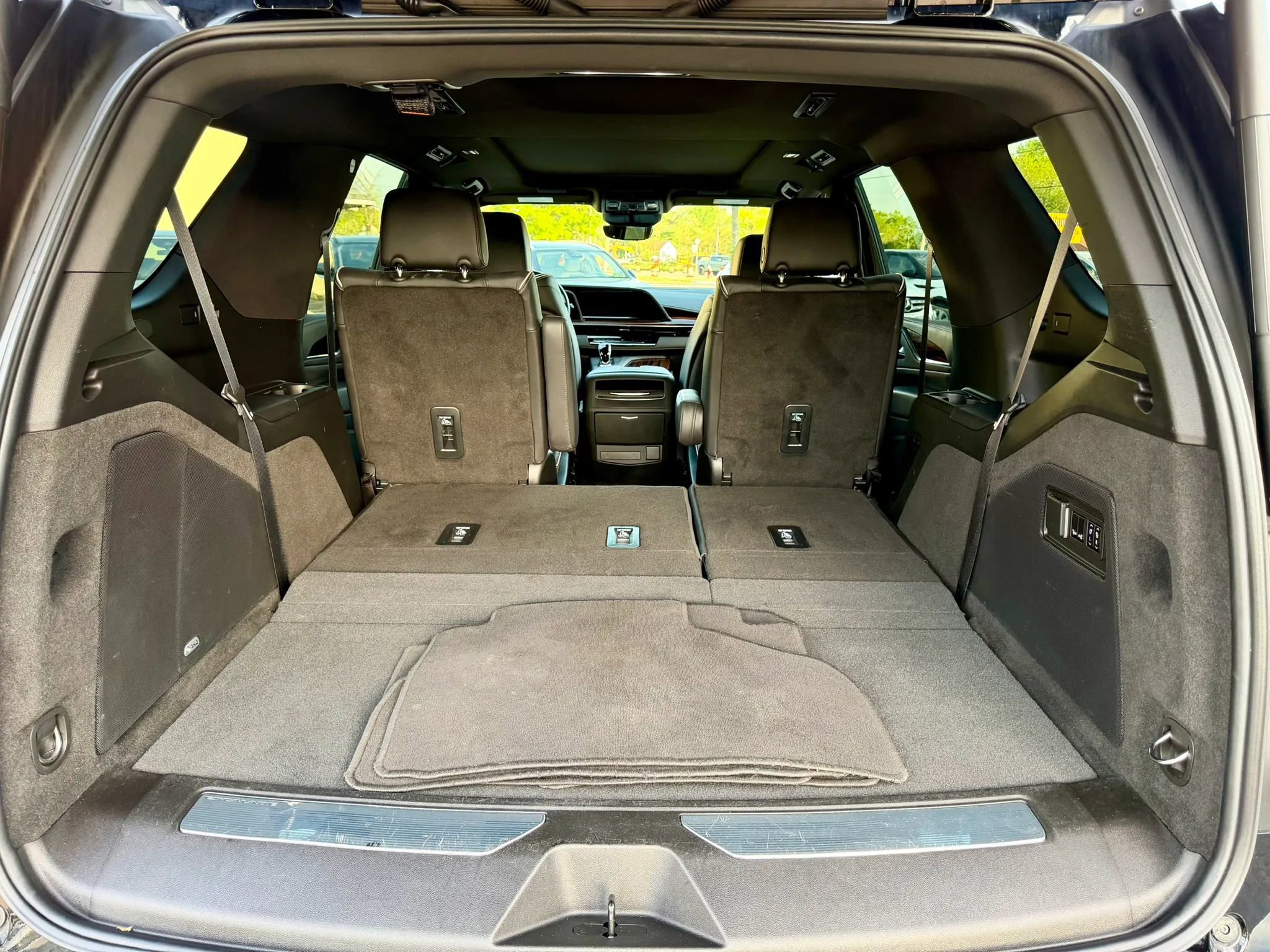 Used 2023 Cadillac Escalade Premium Luxury w/ Performance Package image 11