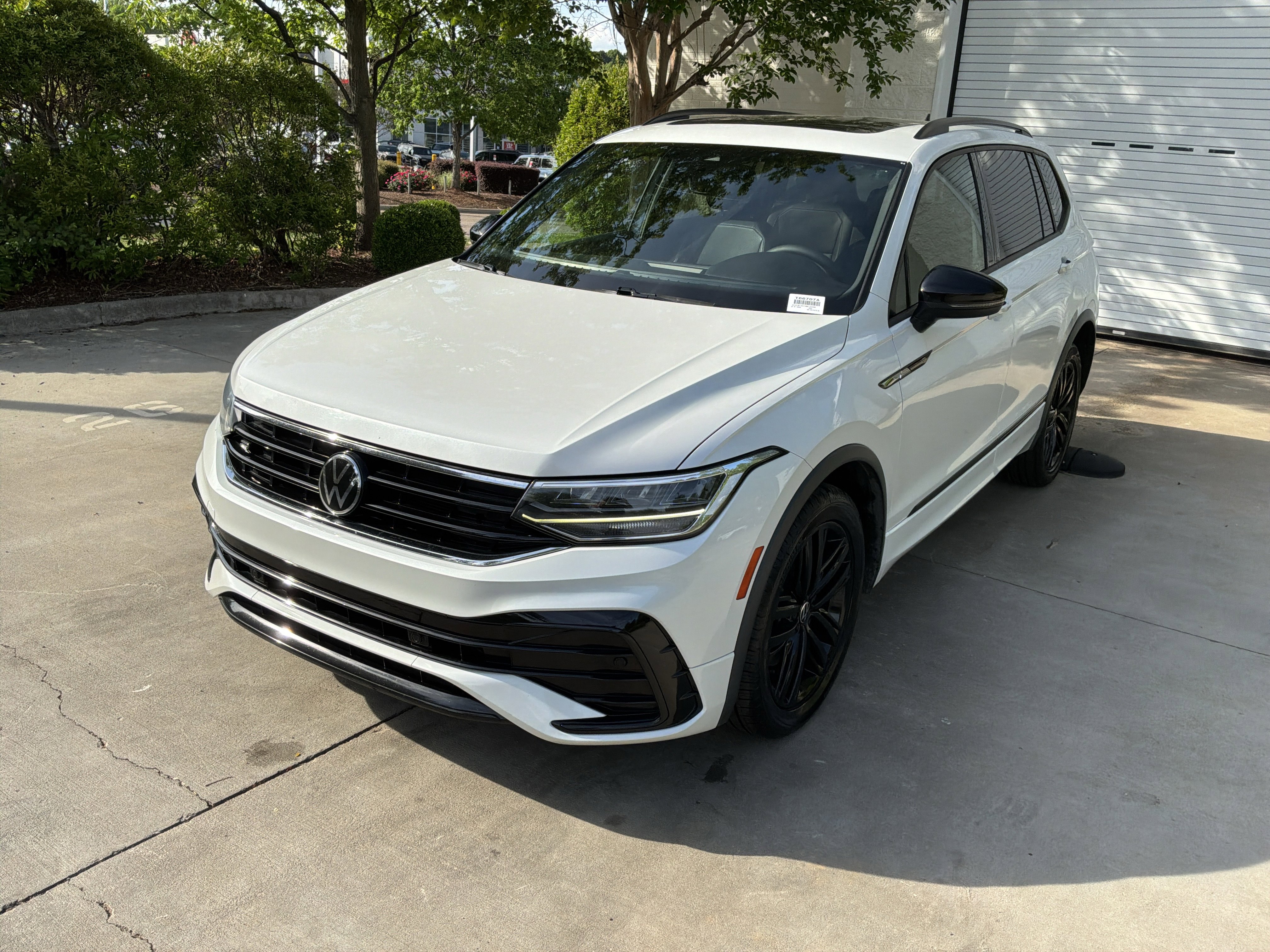 Used 2022 Volkswagen Tiguan SE R-Line FWD image 5