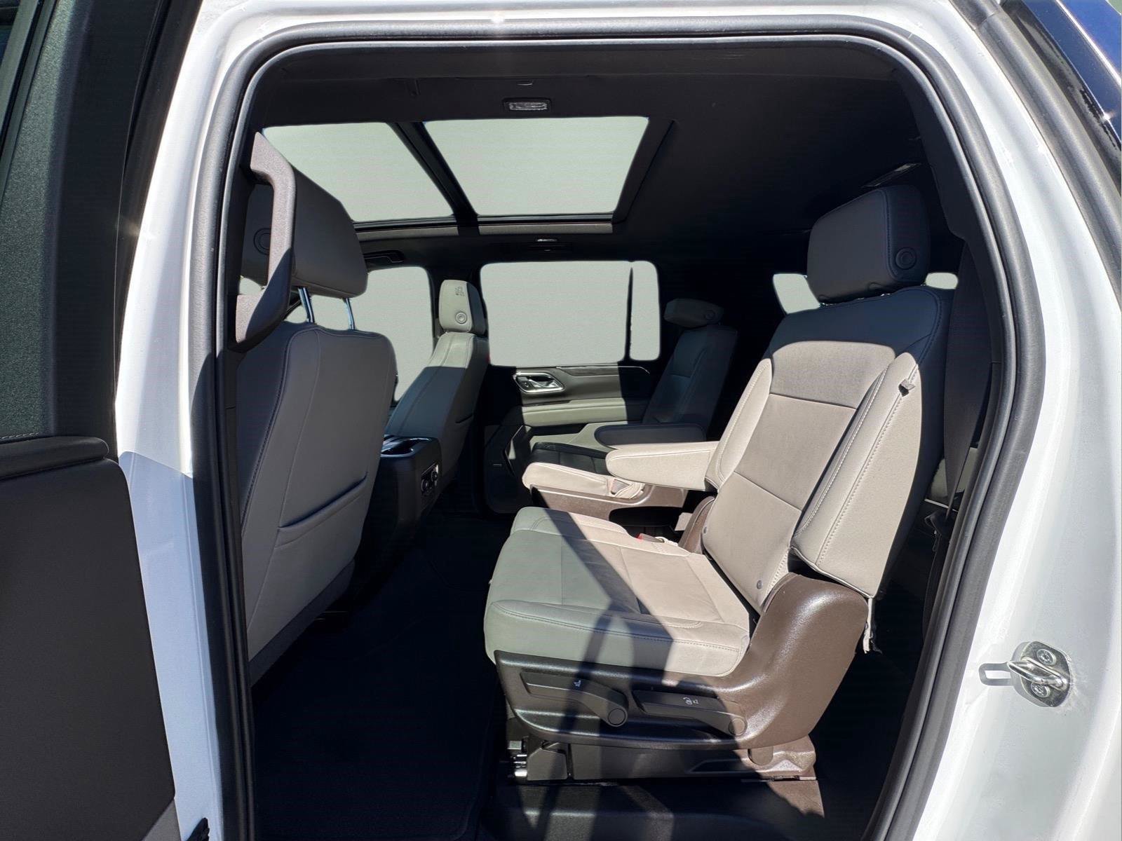 Used 2023 Chevrolet Suburban LT w/ Luxury Package AWD/4WD image 14