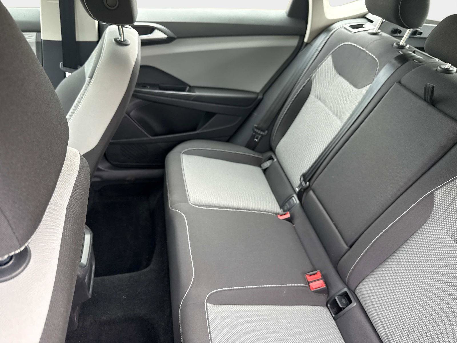 Used 2022 Volkswagen Taos S image 8