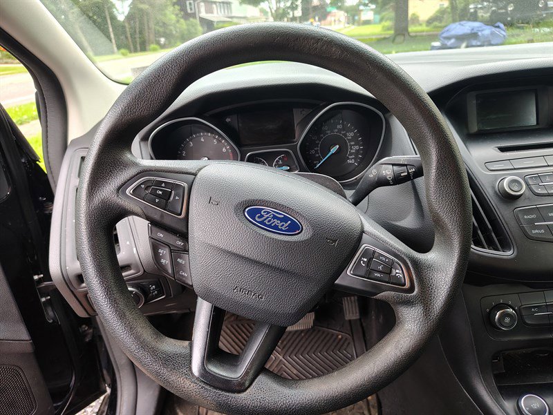 Used 2017 Ford Focus SE FWD image 10