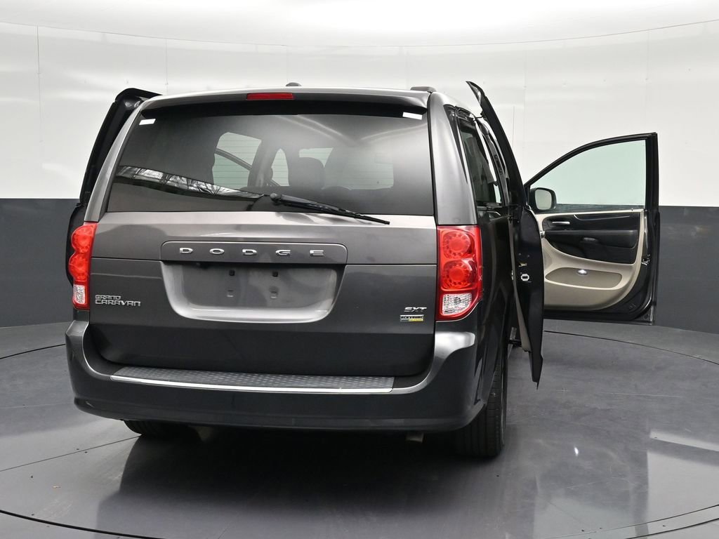 Used 2018 Dodge Grand Caravan SXT image 17