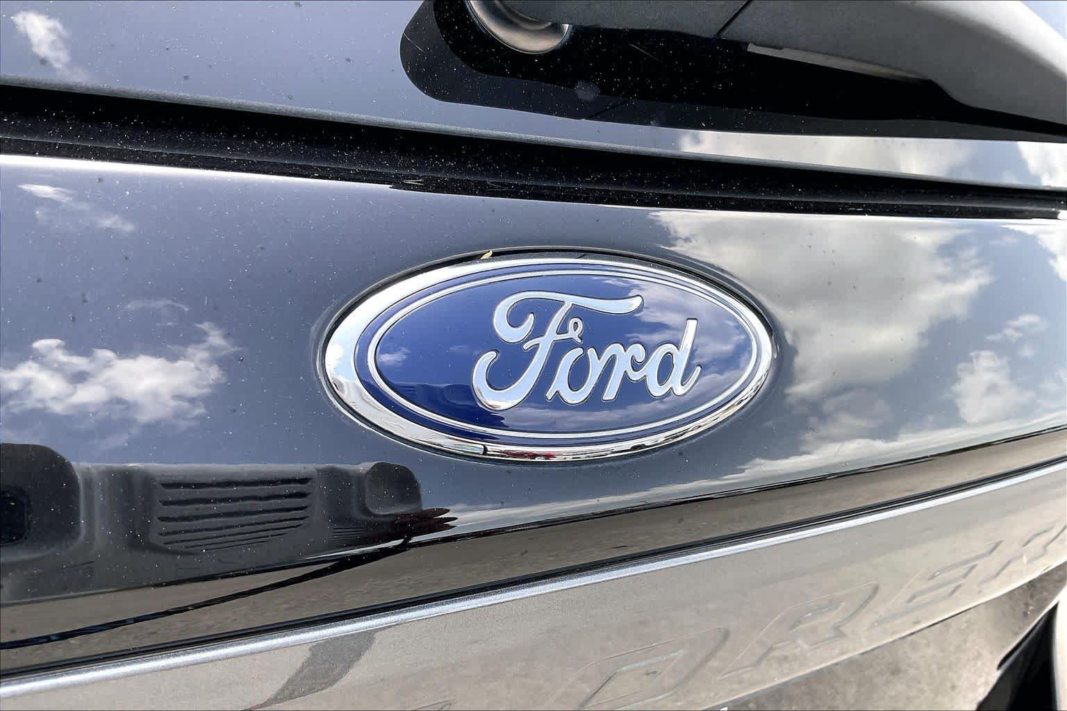 Used 2023 Ford Explorer XLT w/ Equipment Group 202A RWD image 29