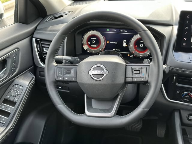 Certified 2025 Nissan Rogue SL w/ Tech Package FWD image 26
