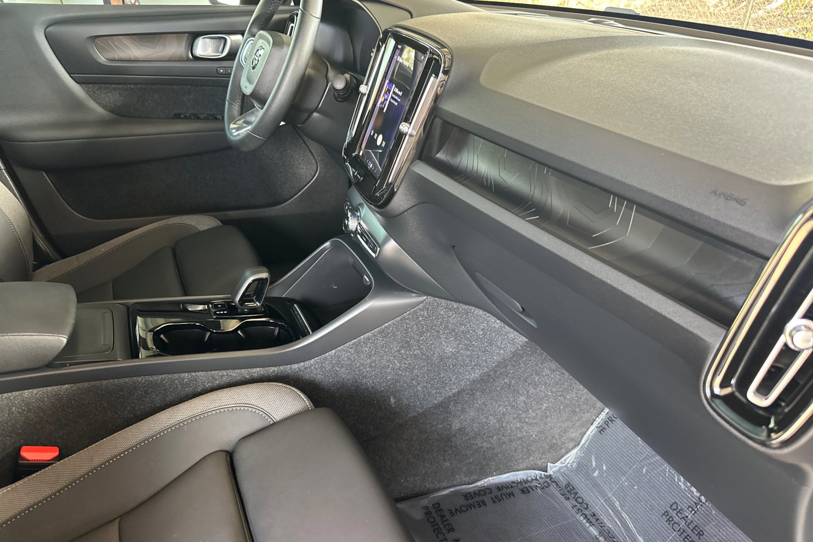 Certified 2023 Volvo C40 Recharge Core image 18