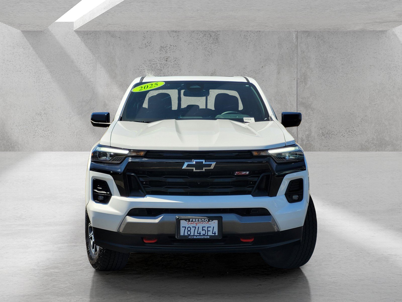 Used 2025 Chevrolet Colorado Z71 w/ Technology Package AWD/4WD image 2