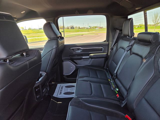 Used 2025 RAM 1500 Laramie AWD/4WD image 38
