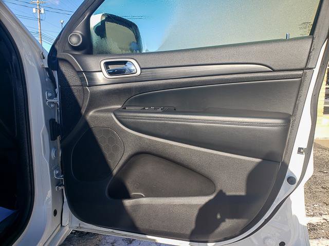 Used 2020 Jeep Grand Cherokee Altitude image 24