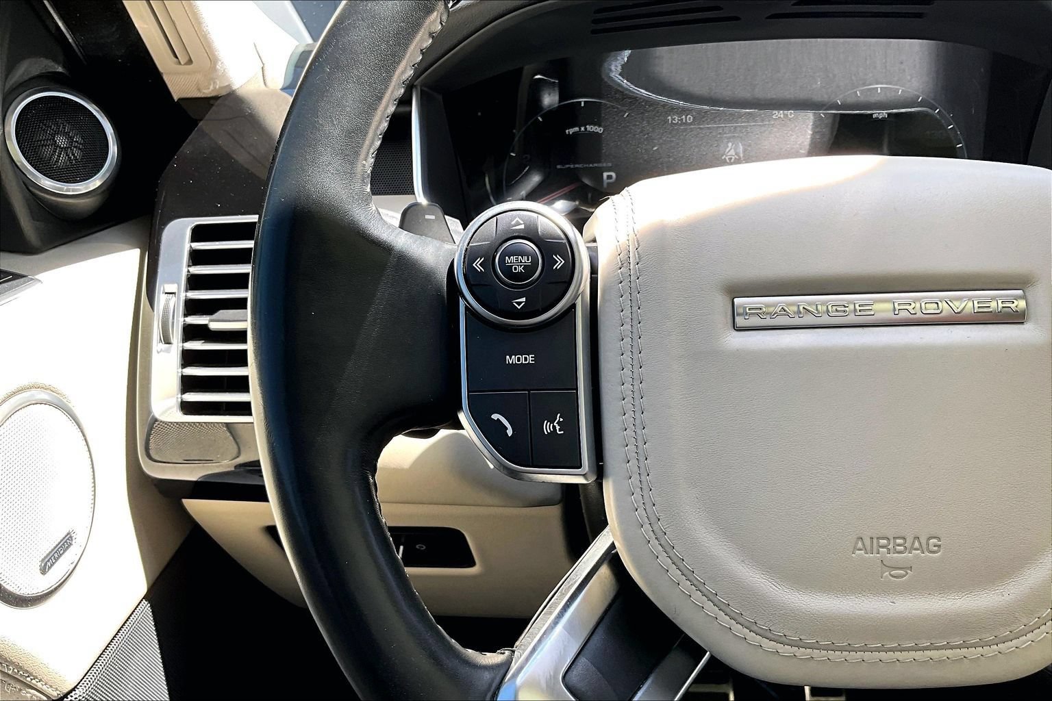 Used 2016 Land Rover Range Rover Supercharged AWD/4WD image 18
