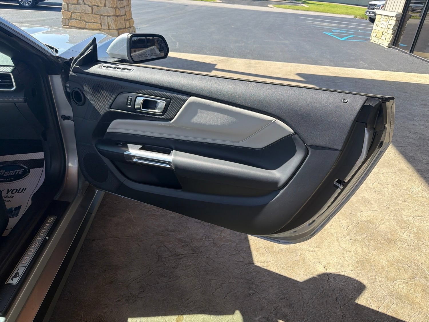 Used 2025 Ford Mustang GT Premium RWD image 2