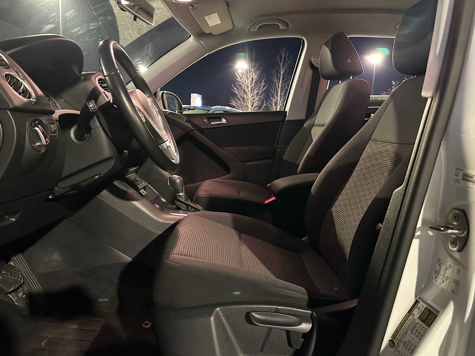 Used 2017 Volkswagen Tiguan S image 20