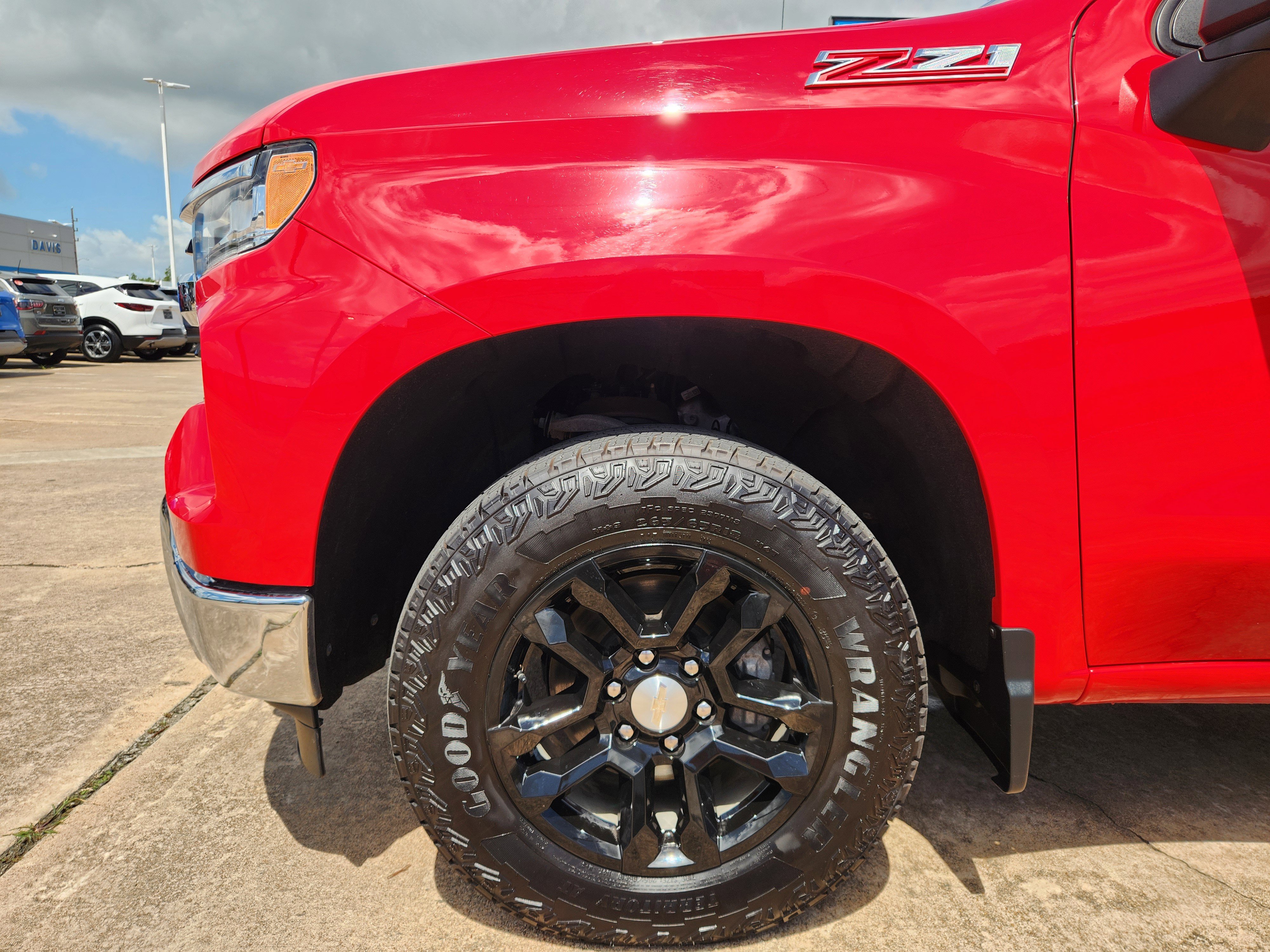 Used 2024 Chevrolet Silverado 1500 LT w/ Z71 Off-Road Package AWD/4WD image 9