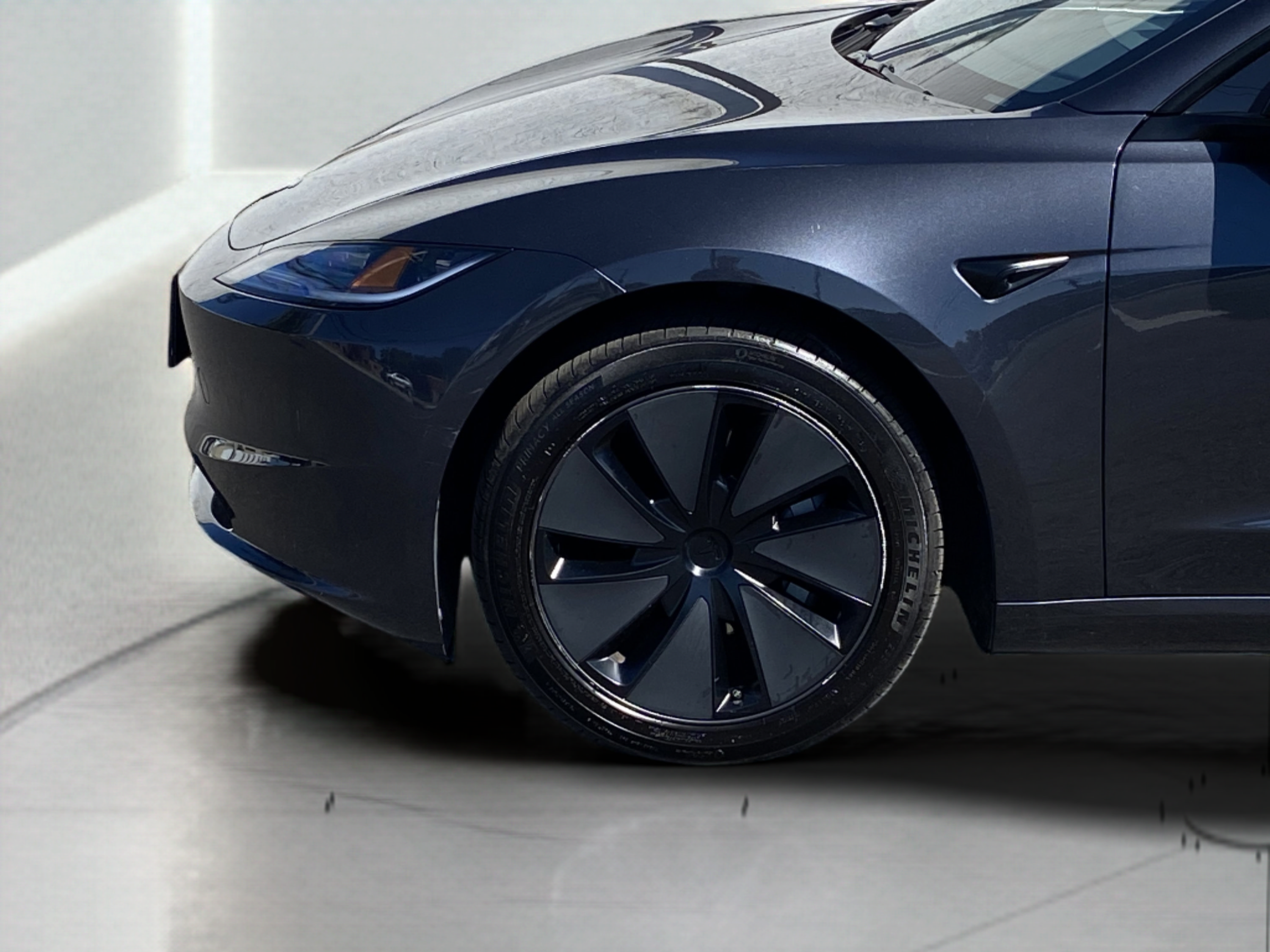 Used 2025 Tesla Model 3 Long Range RWD image 9