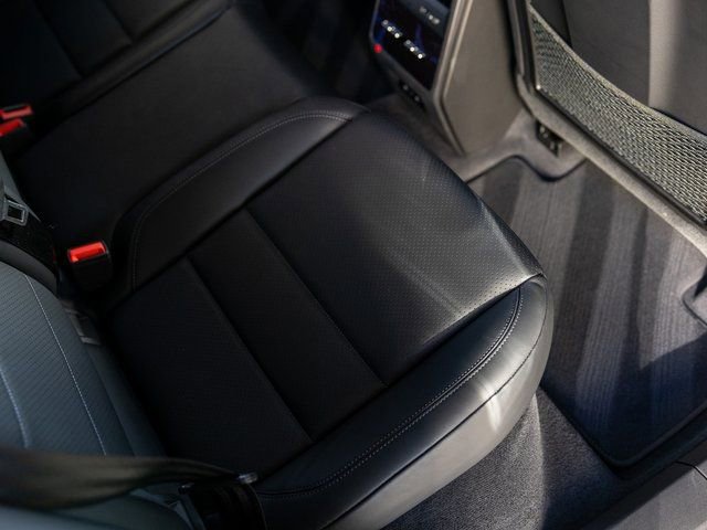 Certified 2025 Porsche Macan Electric image 35