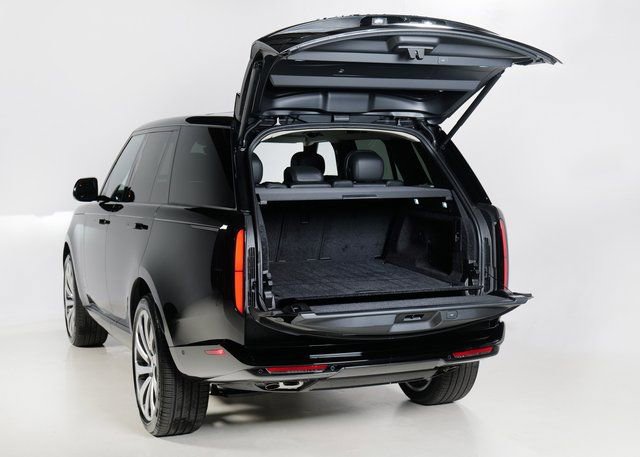 New 2025 Land Rover Range Rover SE image 29