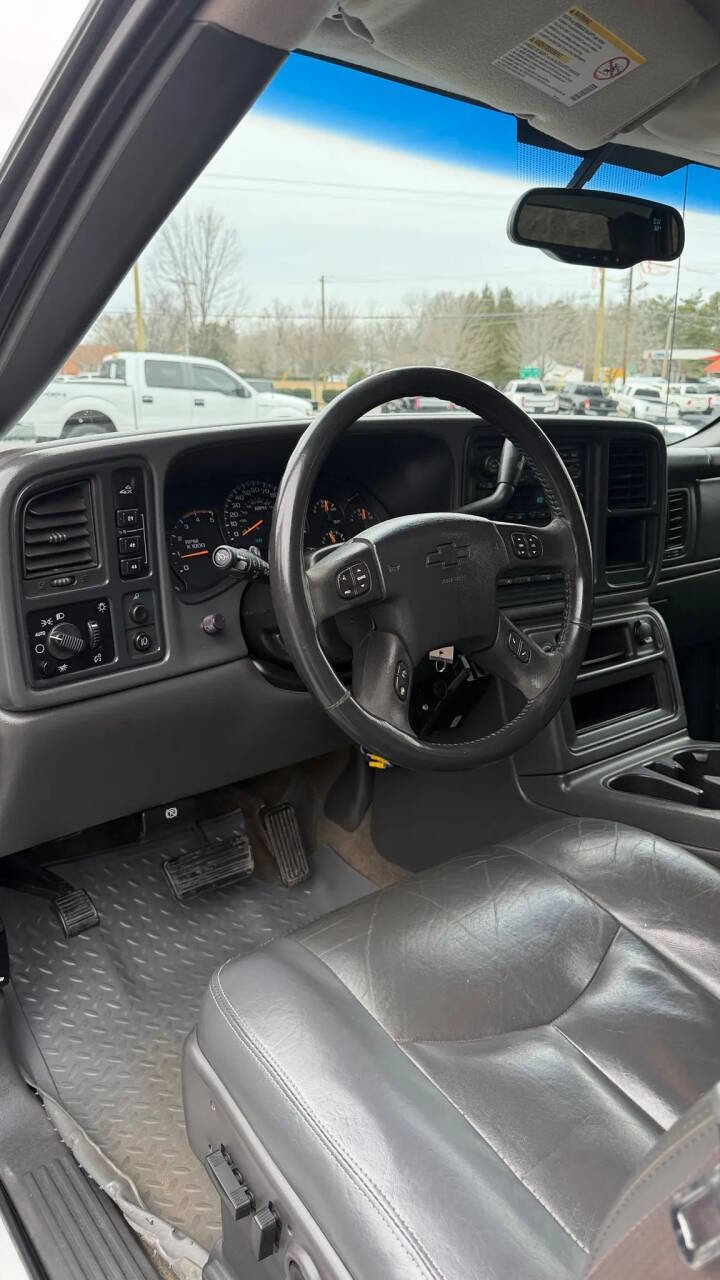 Used 2005 Chevrolet Silverado 2500 LT w/ Heavy-Duty Power Package image 16