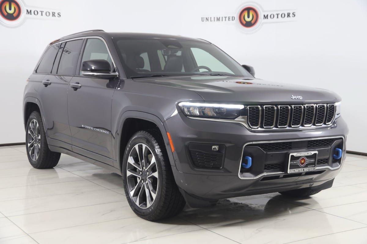Used 2023 Jeep Grand Cherokee Overland w/ Luxury Tech Group IV AWD/4WD image 21