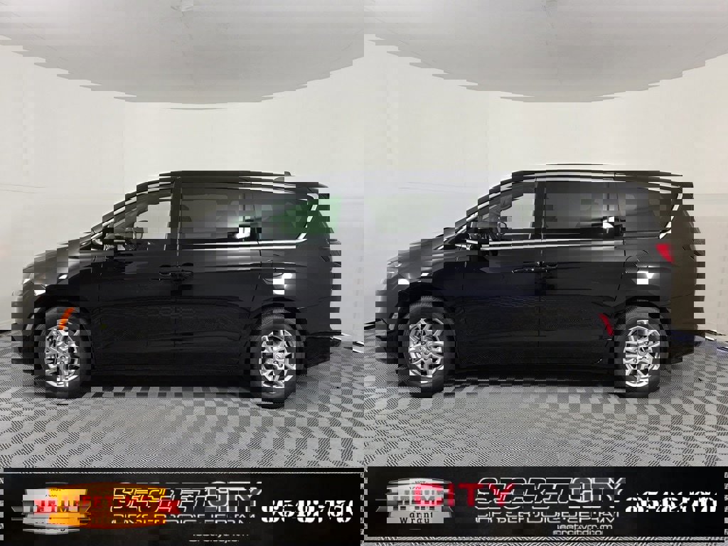 New 2026 Chrysler Voyager LX image 4