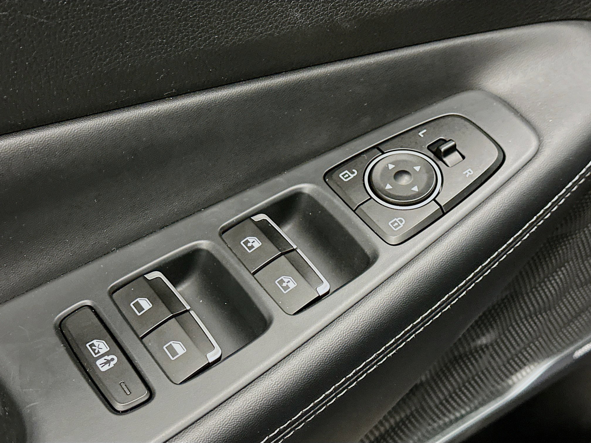 Used 2022 Hyundai Santa Fe SEL w/ Convenience + Premium Package image 15