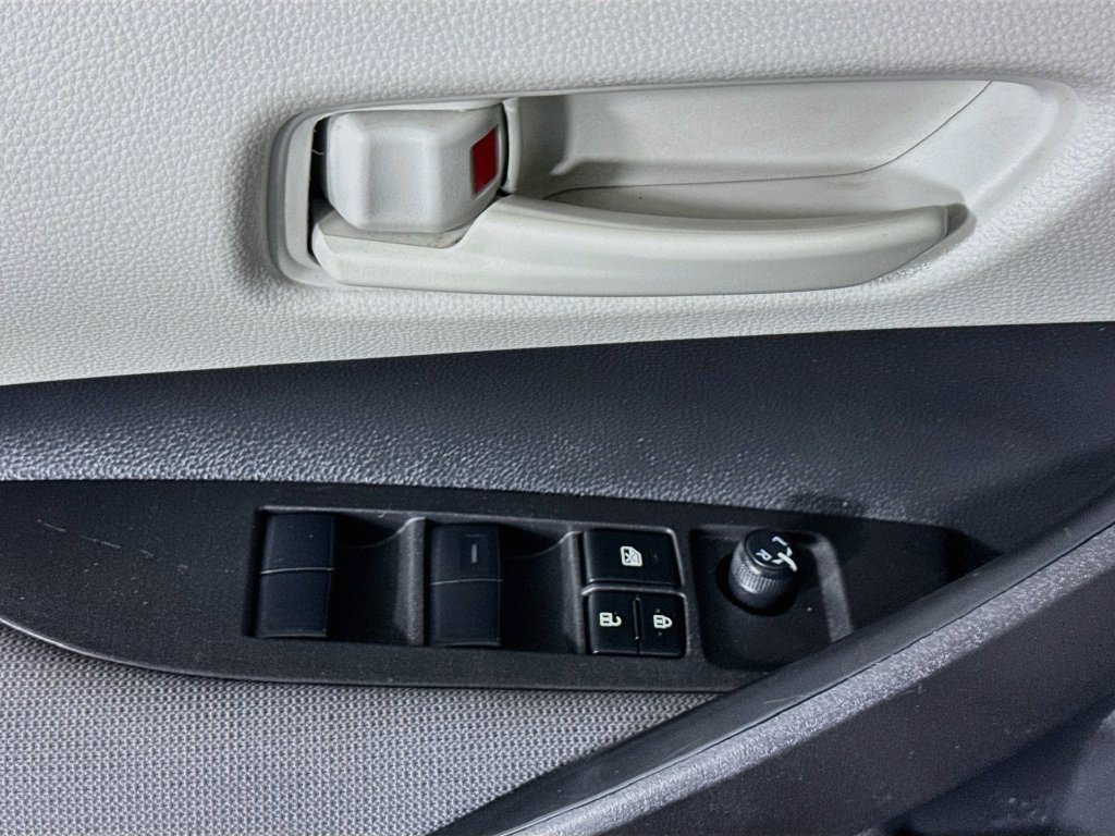 Used 2025 Toyota Corolla LE FWD image 22