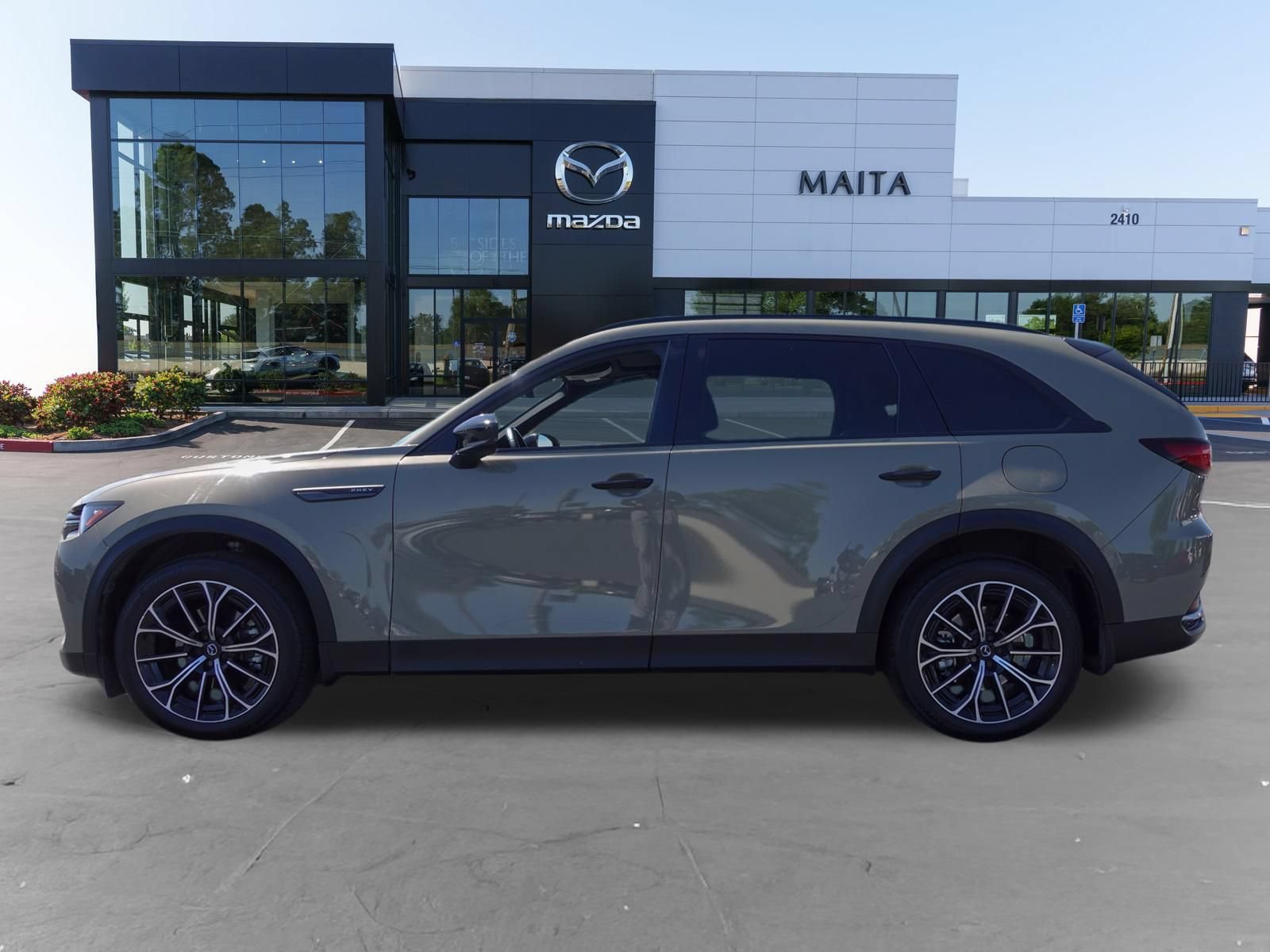 Certified 2025 MAZDA CX-70 Plug-In Hybrid w/ Premium Plus AWD/4WD image 9