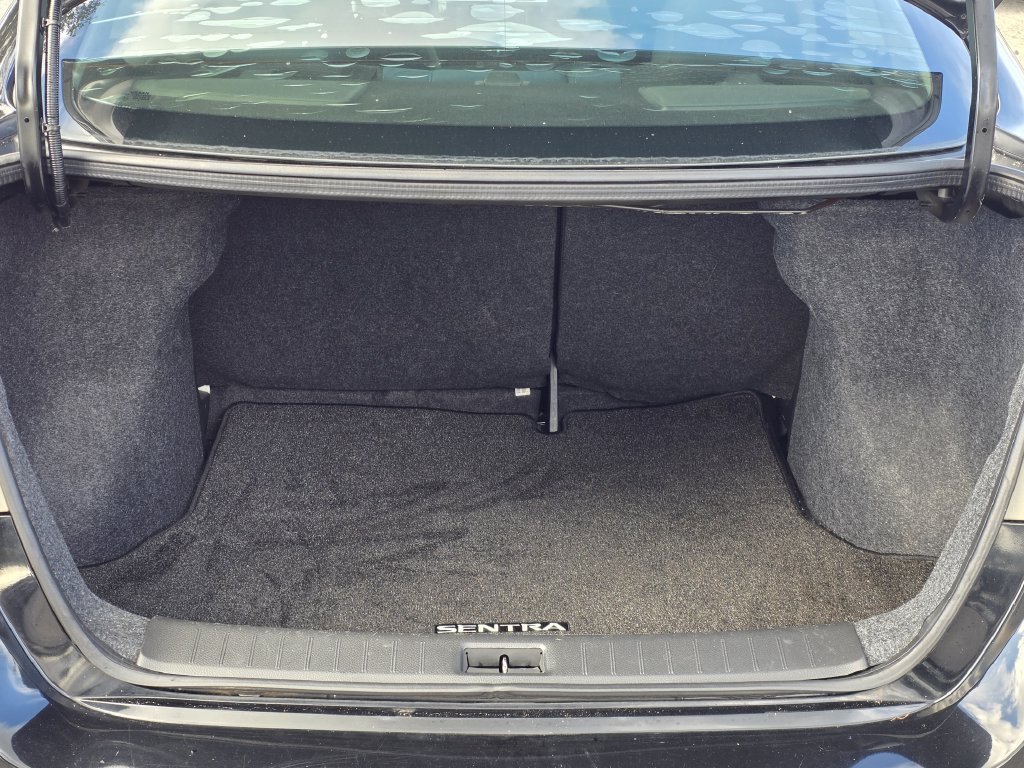 Used 2019 Nissan Sentra SR FWD image 9