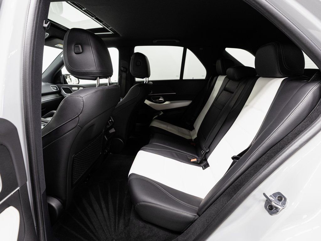 Certified 2025 Mercedes-Benz GLE 450e 4MATIC w/ AMG Line Interior image 27