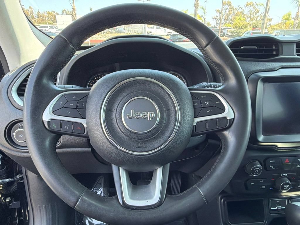 Used 2018 Jeep Renegade Latitude w/ UConnect 8.4 Nav Group FWD image 25