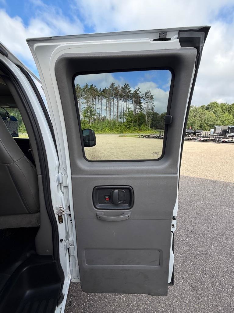 Used 2023 Chevrolet Express 3500 LS RWD image 17