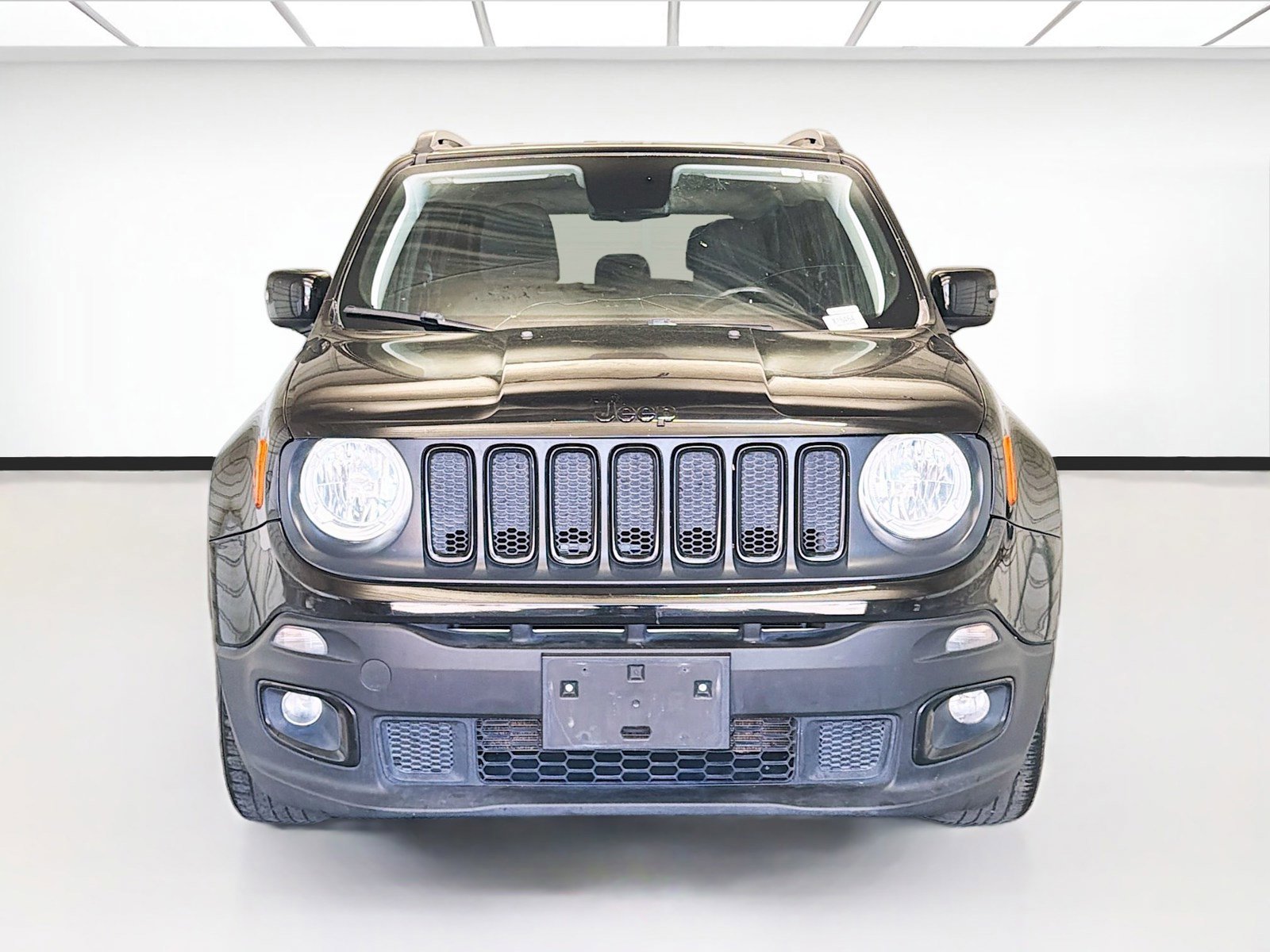 Used 2018 Jeep Renegade Altitude w/ UConnect 8.4 Nav Group FWD image 2