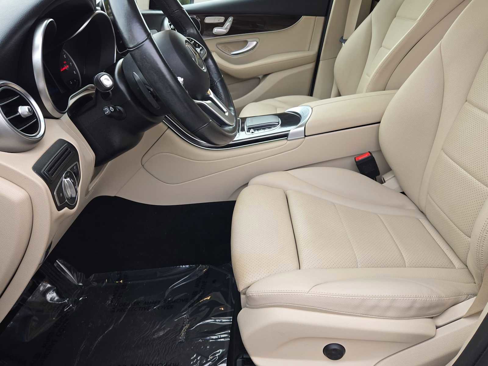 Used 2022 Mercedes-Benz GLC 300 4MATIC image 16