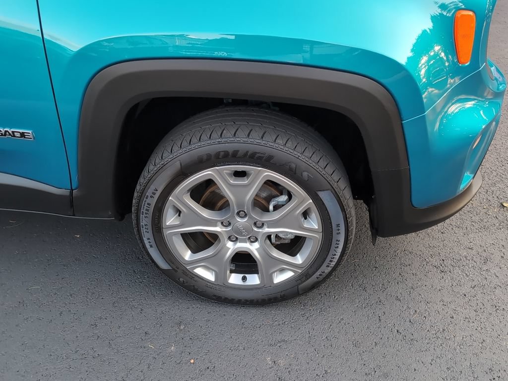 Used 2022 Jeep Renegade Limited AWD/4WD image 3