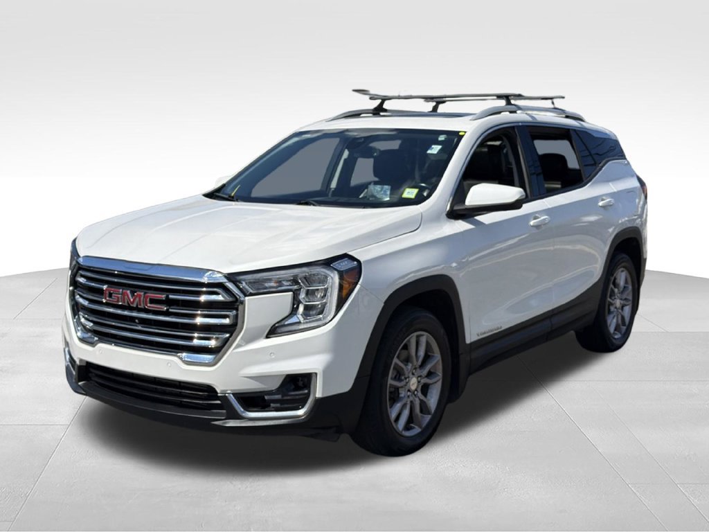 Used 2022 GMC Terrain SLT w/ Infotainment Package II AWD/4WD image 3