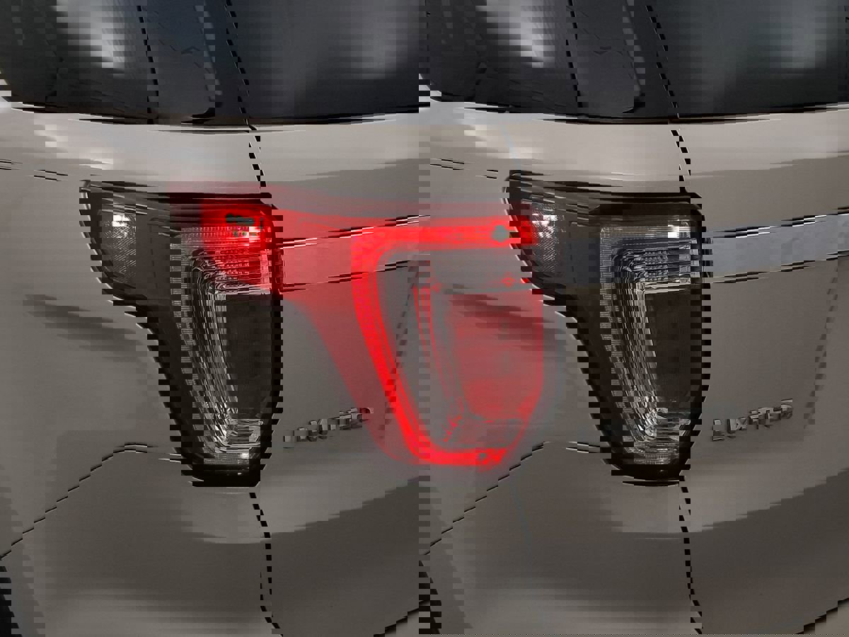 Used 2017 Ford Explorer Limited w/ Equipment Group 301A FWD image 7