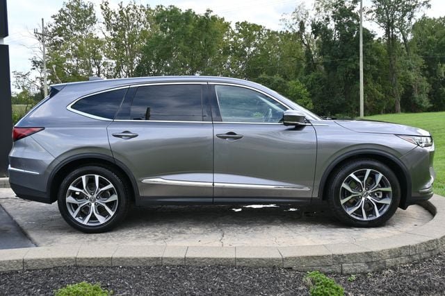 Used 2023 Acura MDX w/ Technology Package AWD/4WD image 4