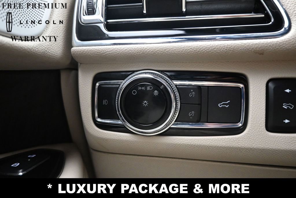 Used 2021 Lincoln Navigator Reserve w/ Luxury Package RWD image 21