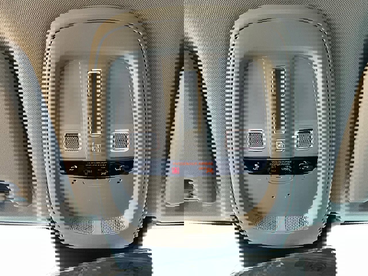 Used 2025 Volvo XC60 B5 Plus w/ Protection Package Premier image 17