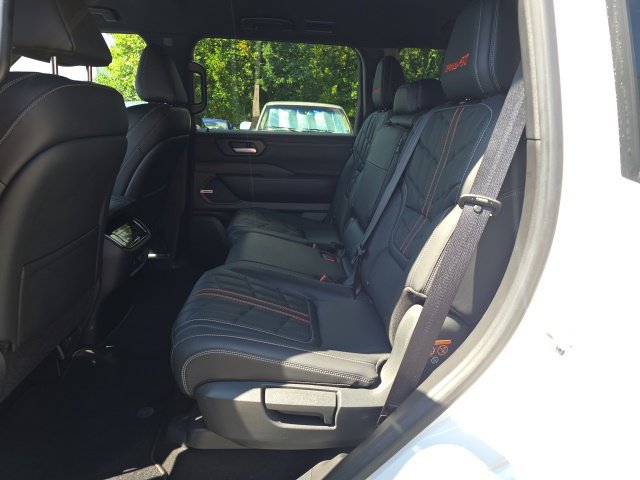 Used 2025 Nissan Armada PRO-4X AWD/4WD image 13