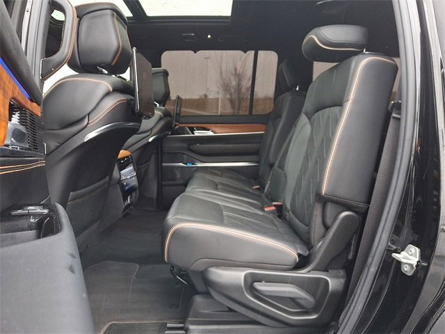 Used 2022 Jeep Grand Wagoneer Series III w/ Rear Seat Video Group 1 image 10