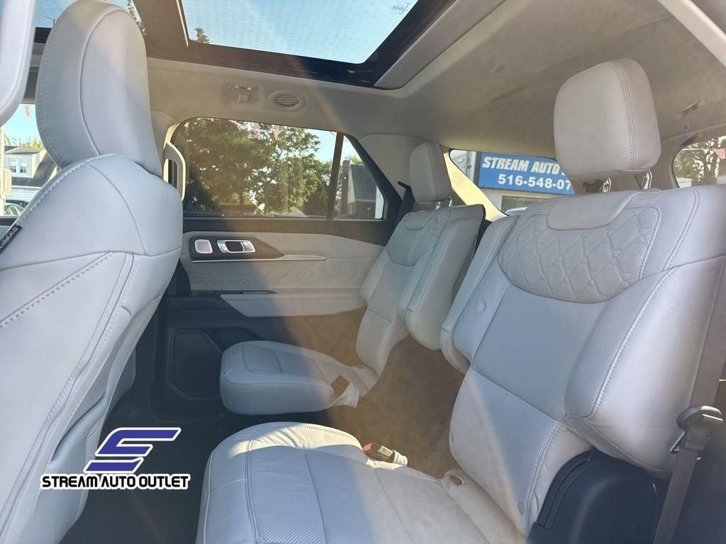 Used 2025 Ford Explorer Platinum w/ Ultimate Package image 24