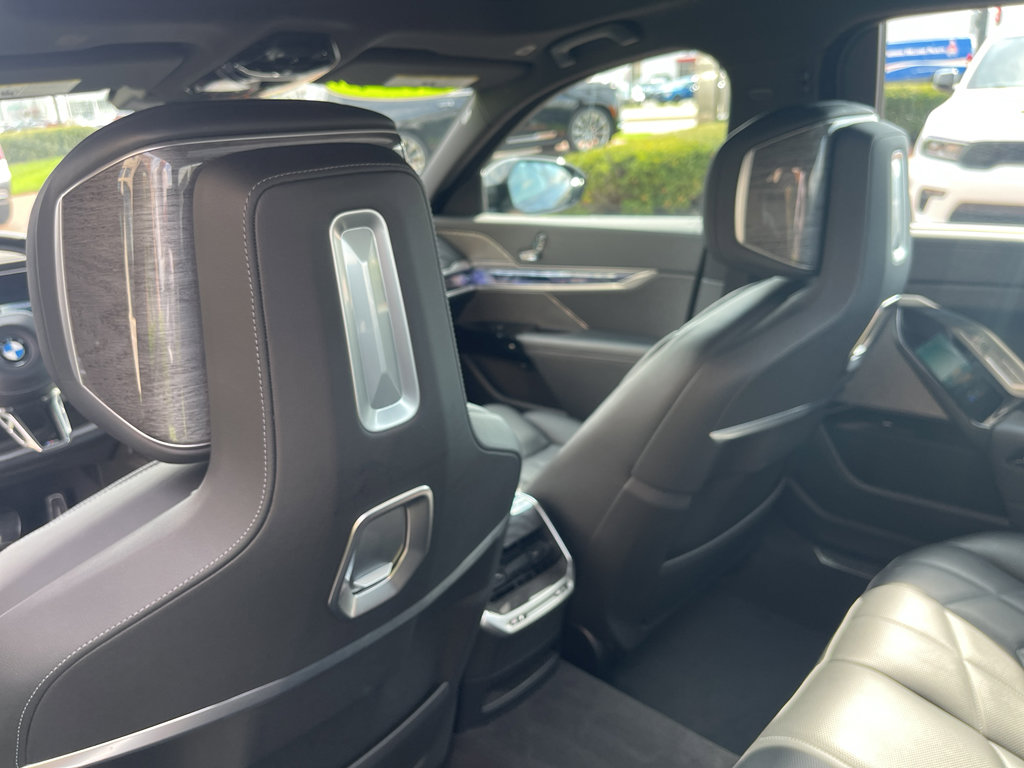 Used 2024 BMW 740i xDrive image 28